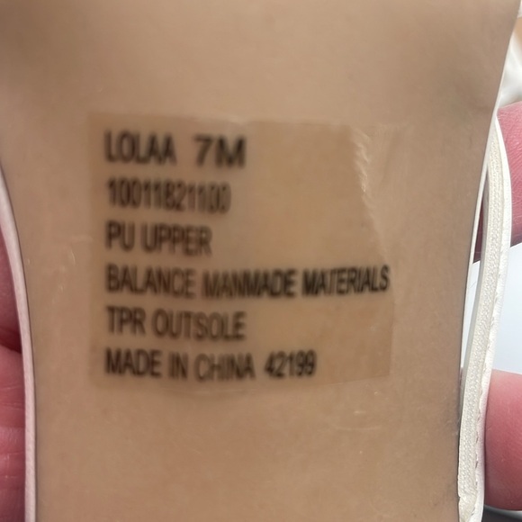 Wild Pair Lolaa White Strappy Slip on thong sandals, size 7 - Picture 3 of 7